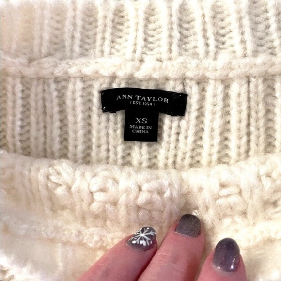 Womens Ann Taylor Size XS Sweater Crop Chunky Knit White Button Wool Blend - Picture 5 of 6